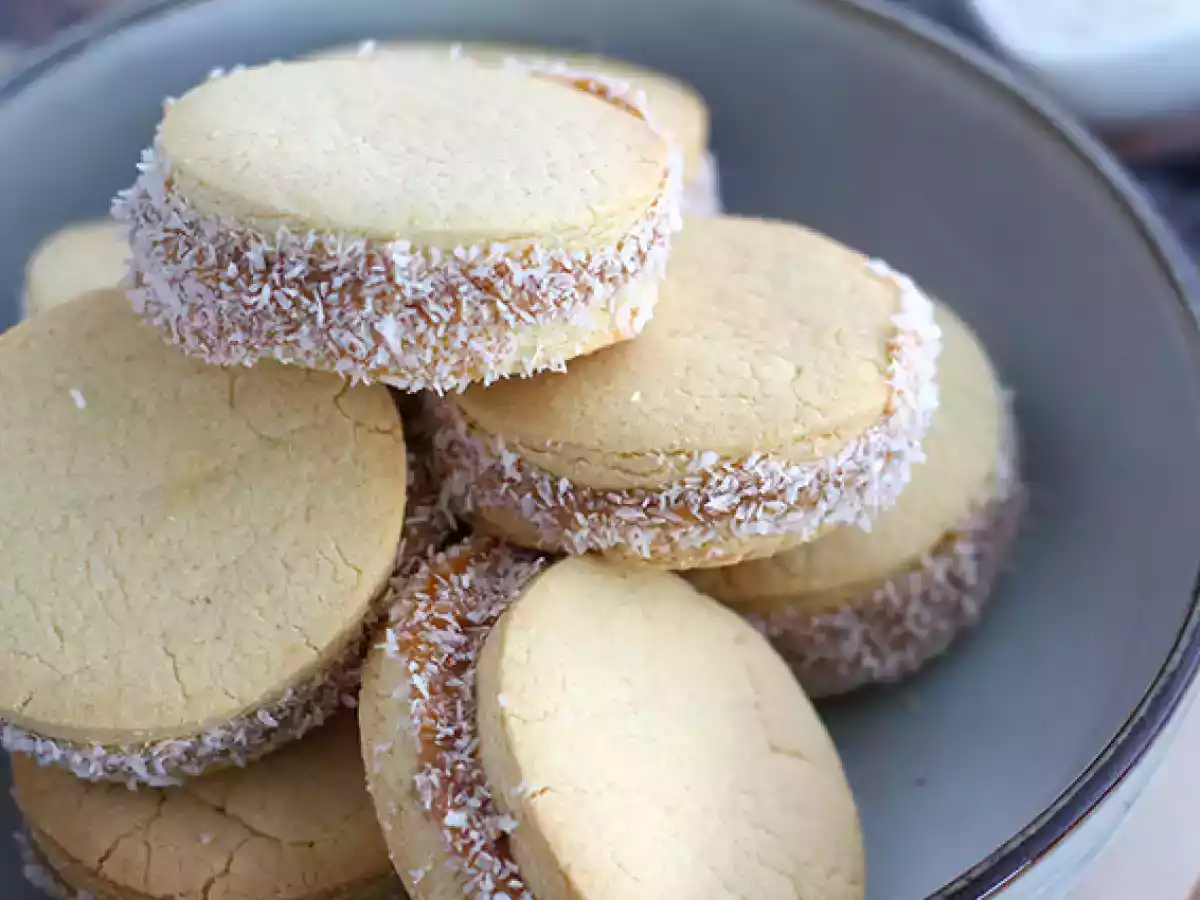 Alfajores - Argentinska mördegskakor med mjölksylt och kokos - foto 3