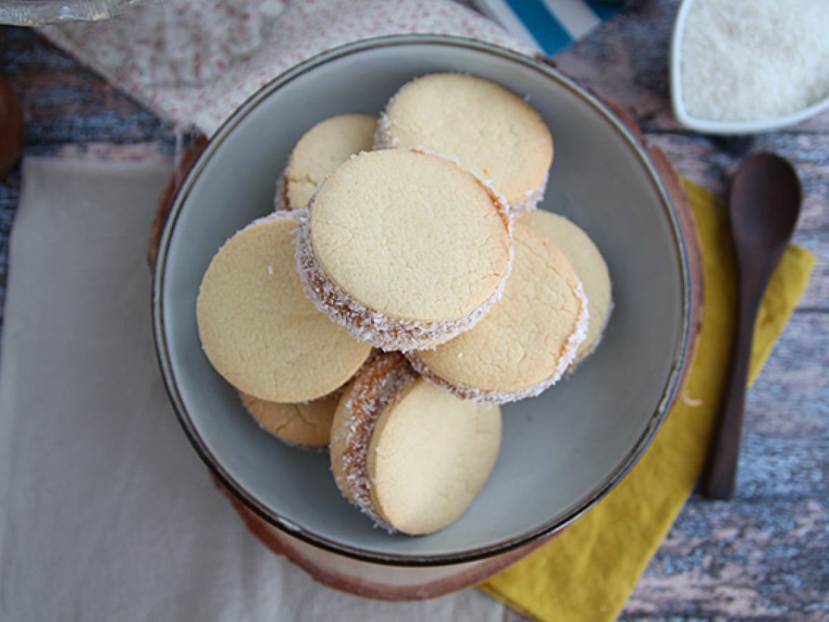 Alfajores - Argentinska mördegskakor med mjölksylt och kokos - foto 4