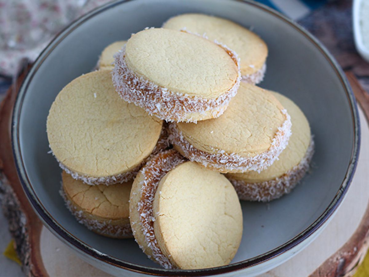 Alfajores - Argentinska mördegskakor med mjölksylt och kokos - foto 5