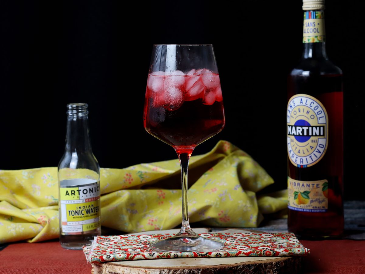Alkoholfri Martini Tonic, den fräscha, fruktiga cocktailen!