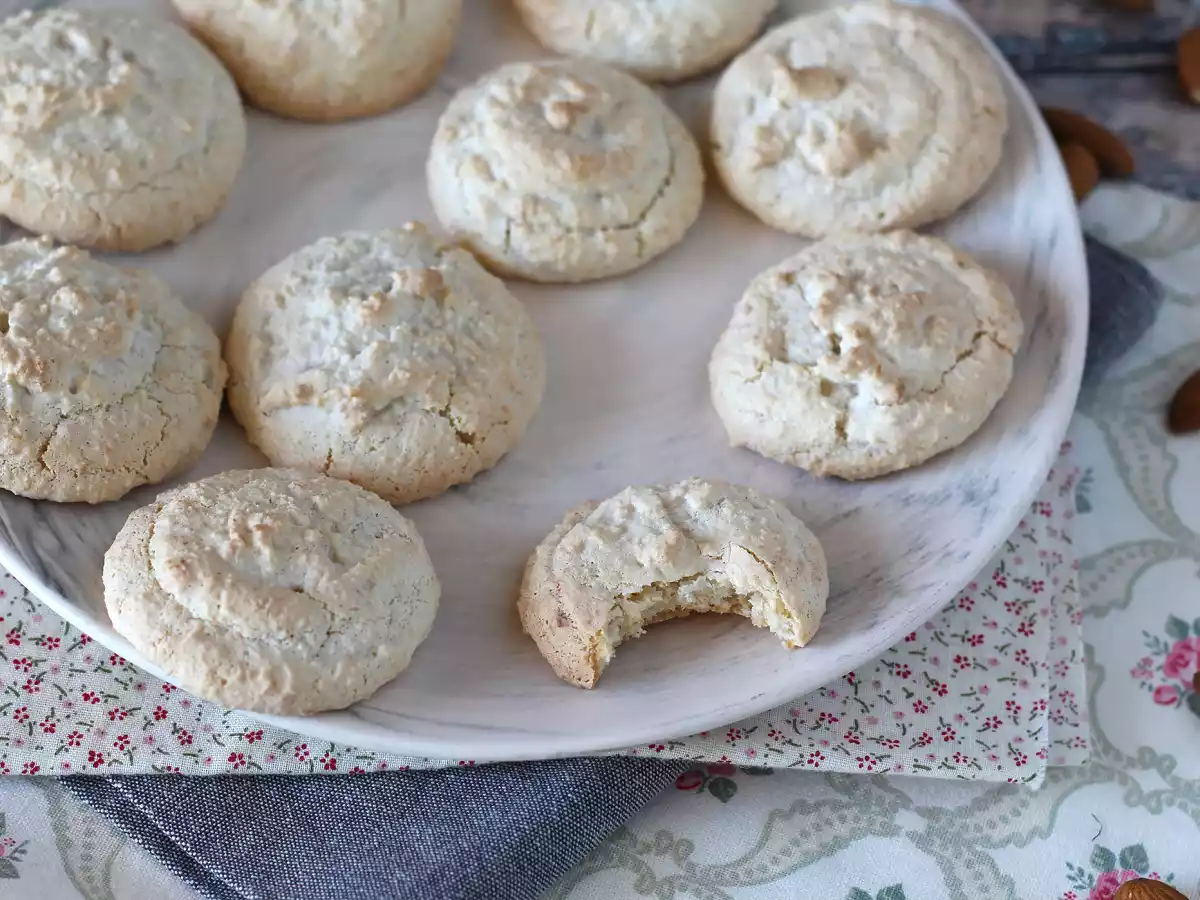 Amaretti, italienska mandelgodis som passar perfekt till kaffe!