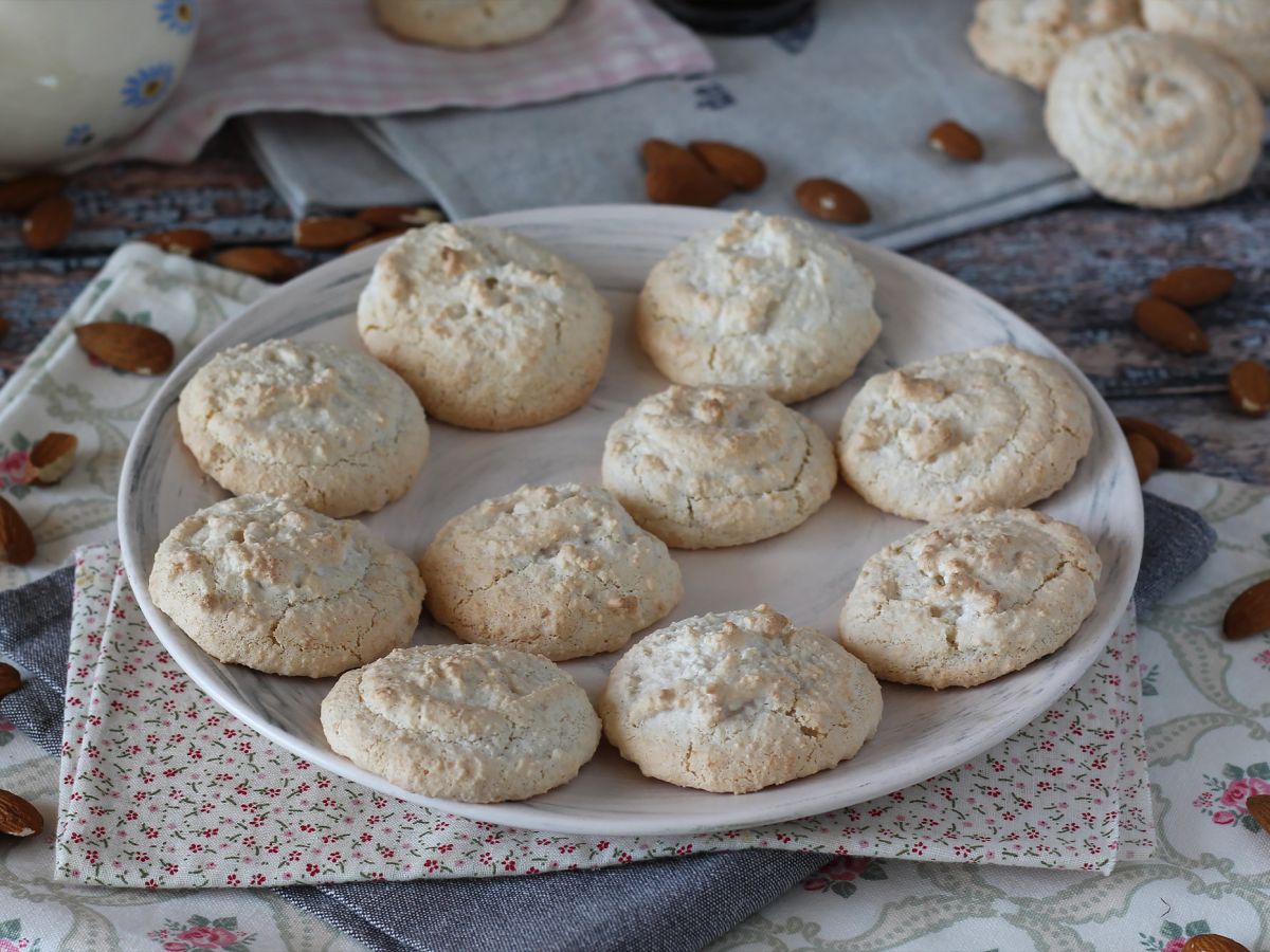 Amaretti, italienska mandelgodis som passar perfekt till kaffe! - foto 2