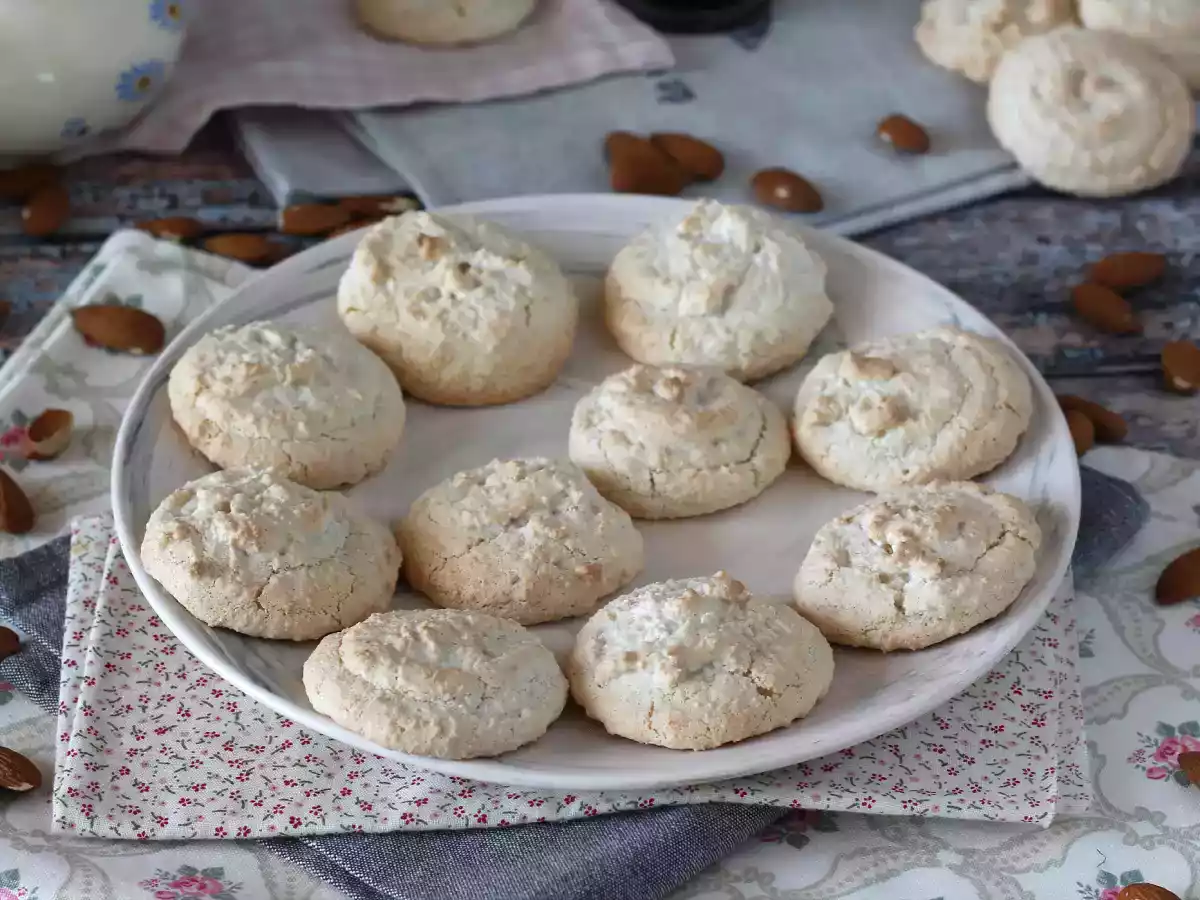 Amaretti, italienska mandelgodis som passar perfekt till kaffe! - foto 2