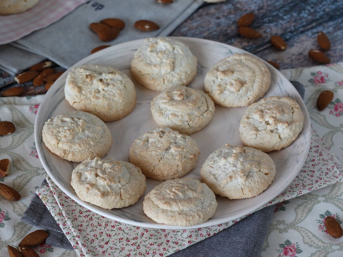 Amaretti, italienska mandelgodis som passar perfekt till kaffe! - foto 4