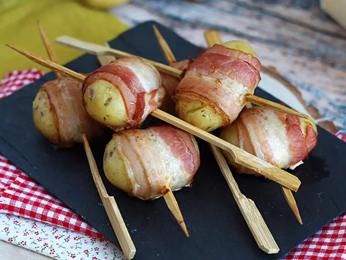 Aperitifspett med potatis och rökt bacon