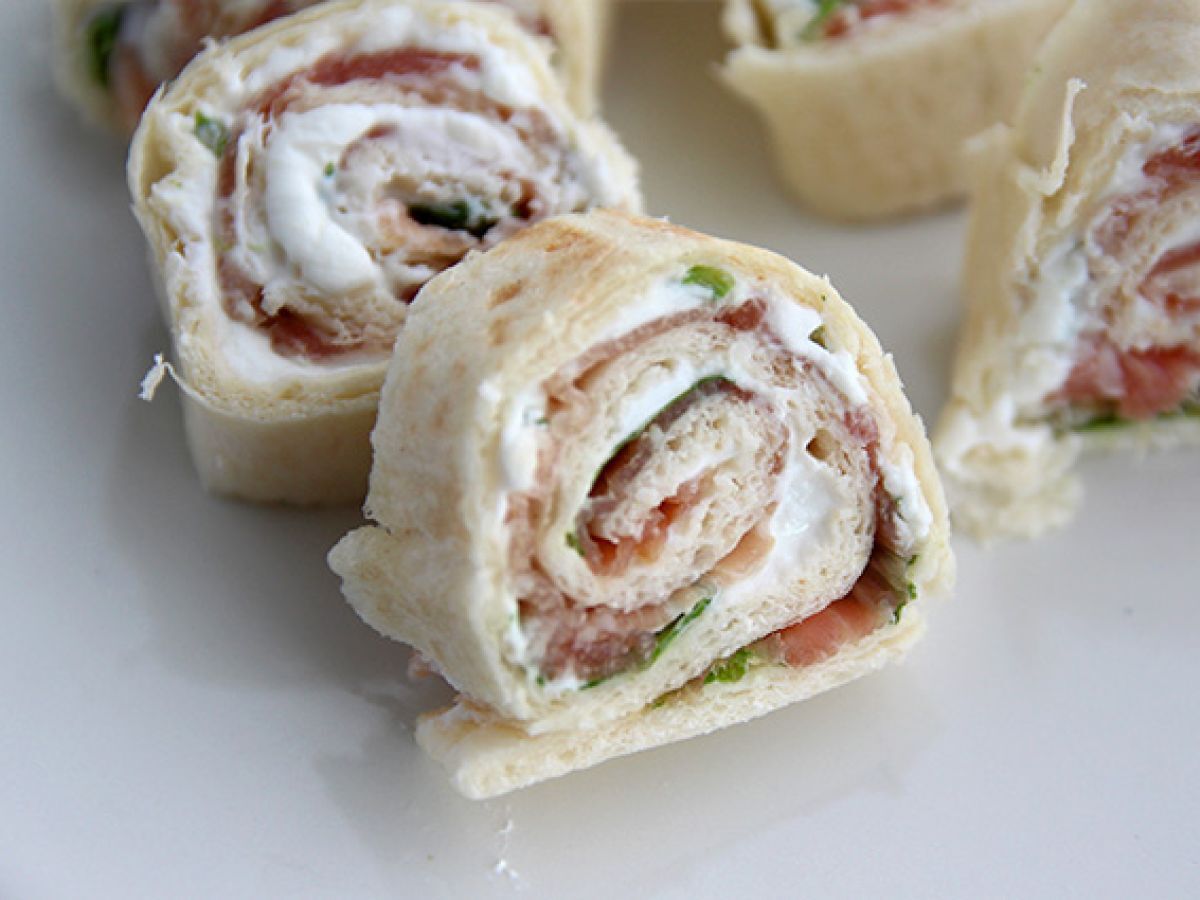 Aperitifwraps med rökt skinka och rucola