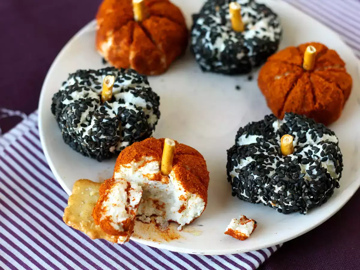 Aptitretande ostsmörgås i form av pumpor, perfekt för Halloween! - foto 3