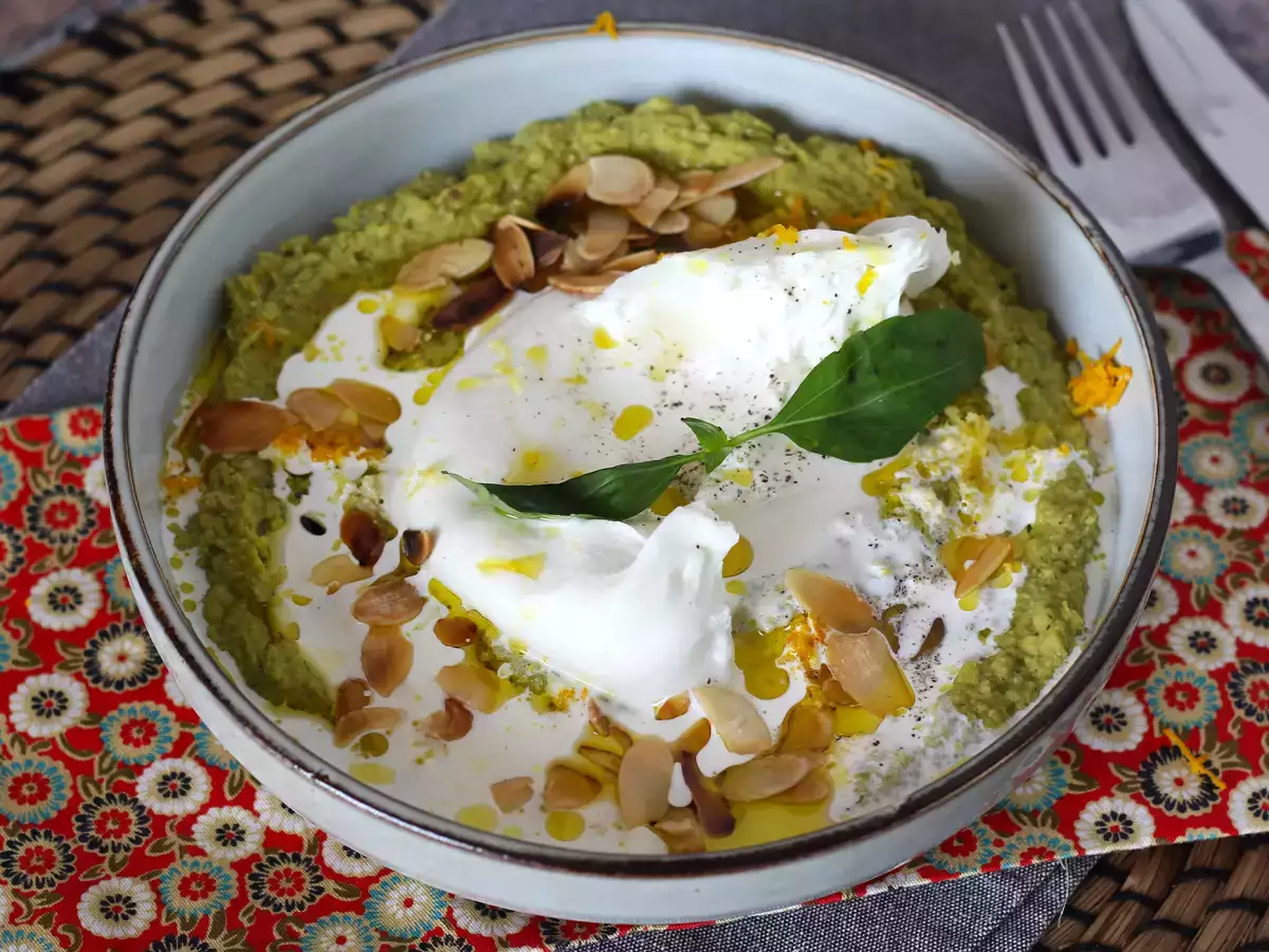 Ärtkräm med krämig burrata – perfekt till aperitif