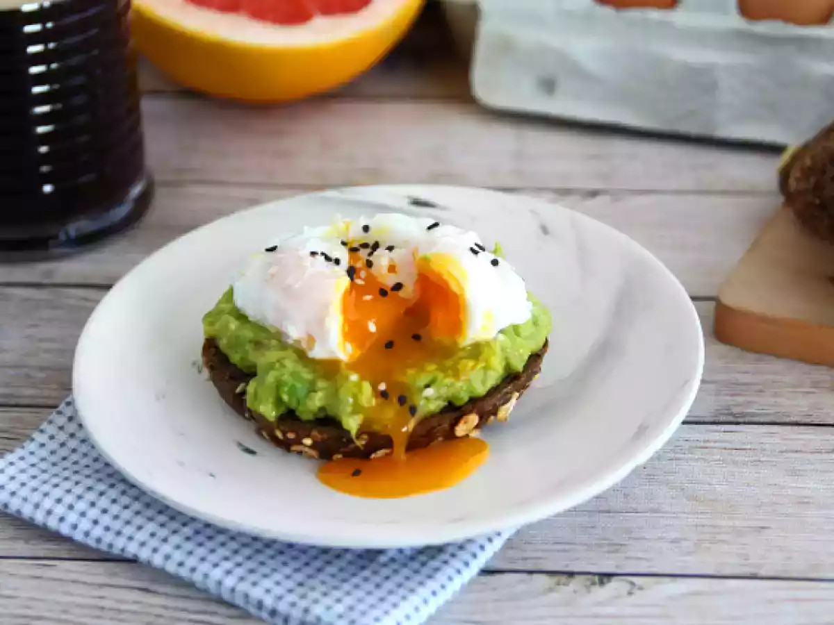 Avokado toast med pocherat ägg