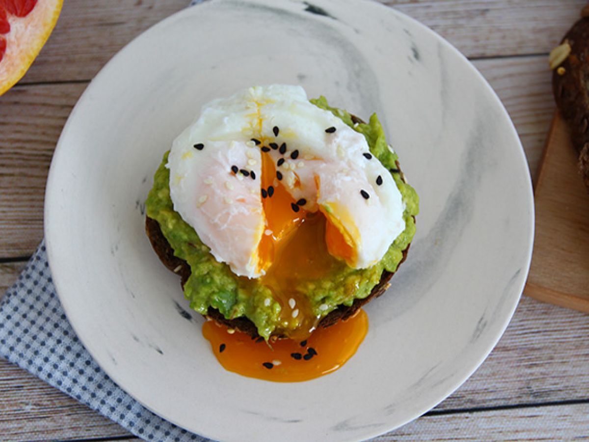 Avokado toast med pocherat ägg - foto 3