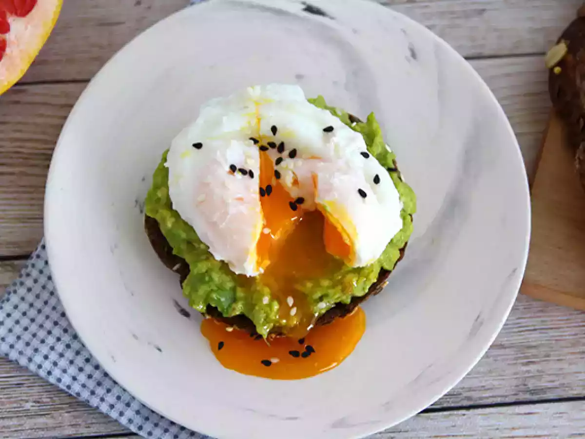 Avokado toast med pocherat ägg - foto 3