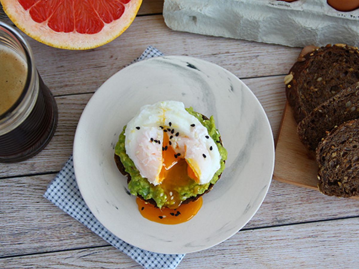 Avokado toast med pocherat ägg - foto 4
