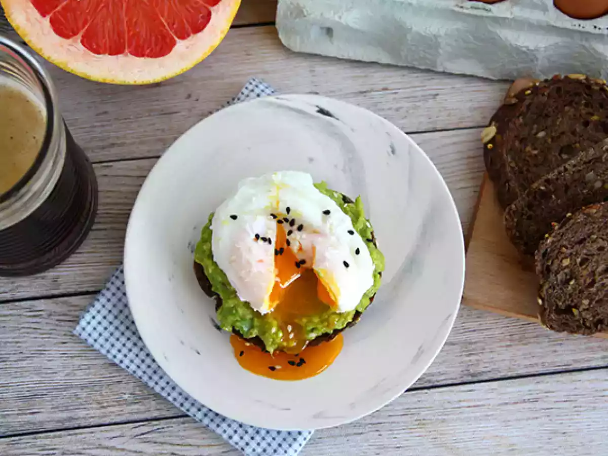 Avokado toast med pocherat ägg - foto 4