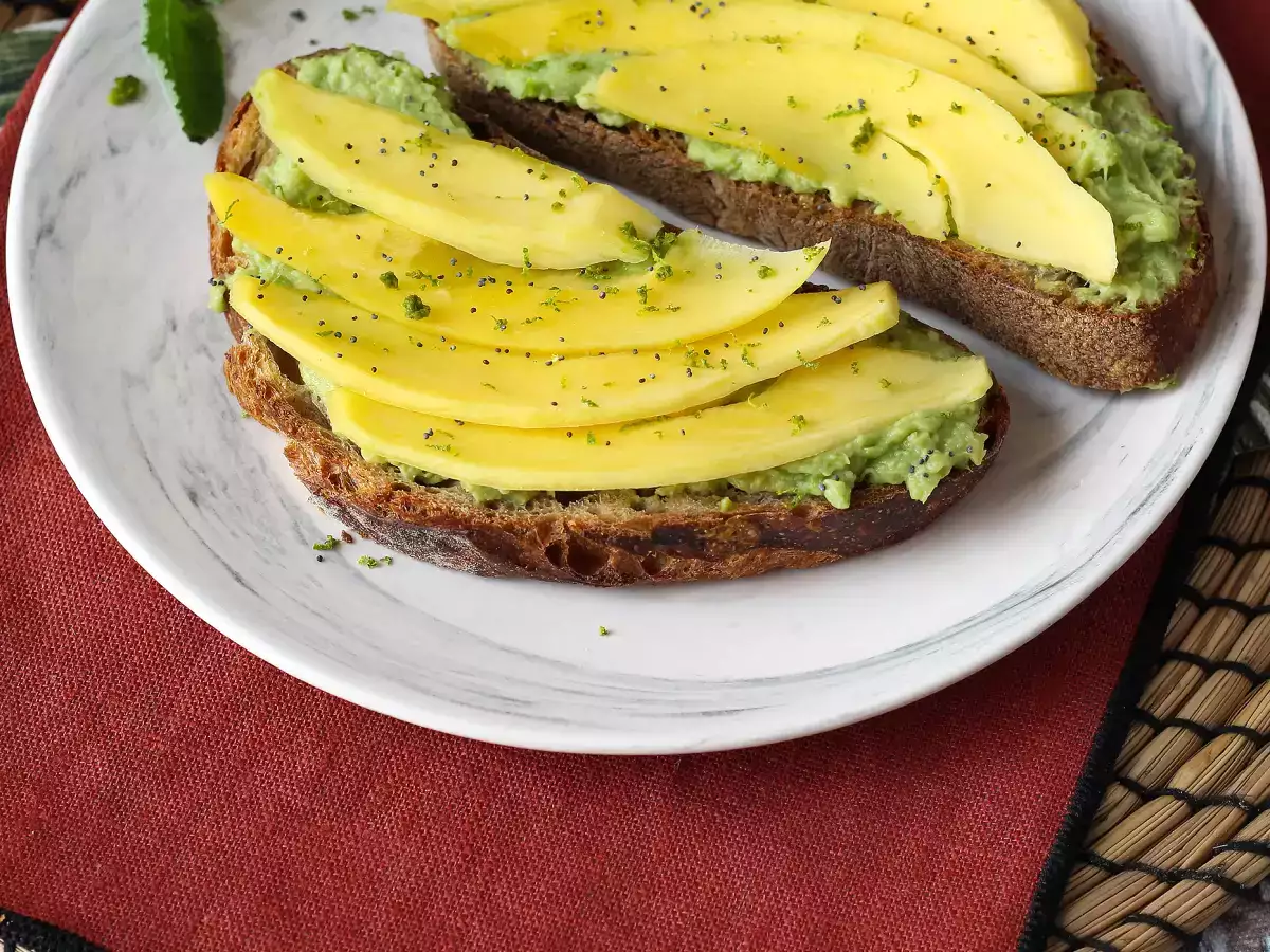 Avokadotoast med mango och lime – ett fräscht, snabbt och smakrikt recept - foto 7