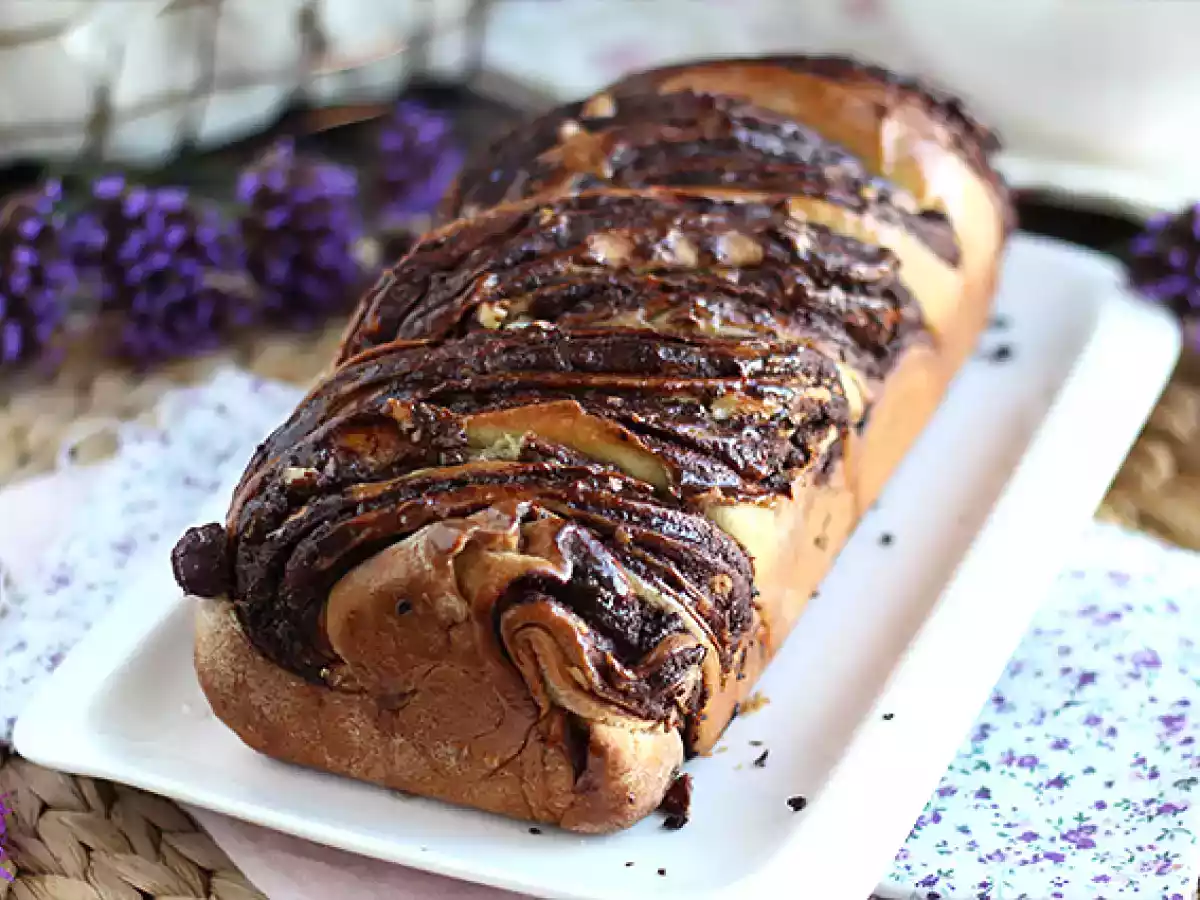 Babka brioche med choklad och hasselnötter