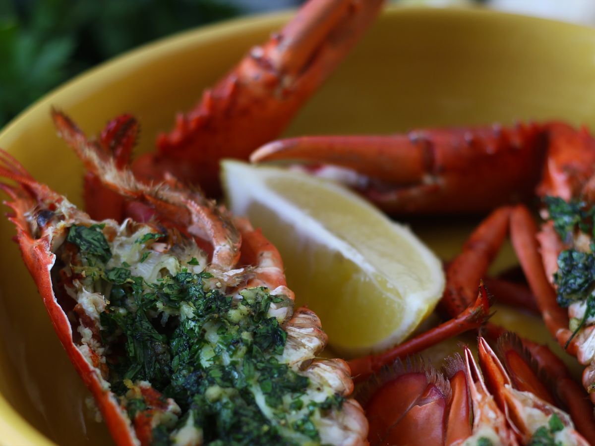 Bakad hummer med persilja och citron: enkelhet och elegans vid bordet. - foto 3