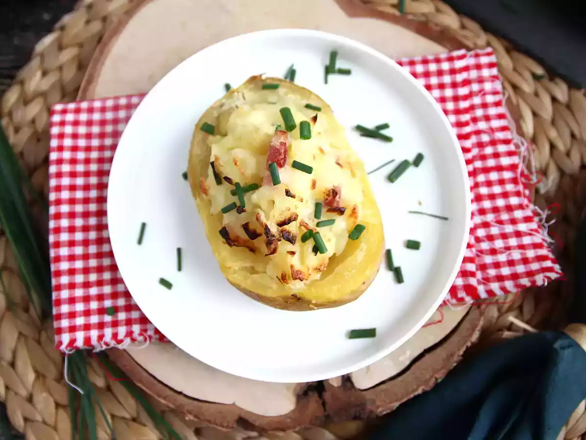 Bakad potatis fylld med bacon och ost - foto 2