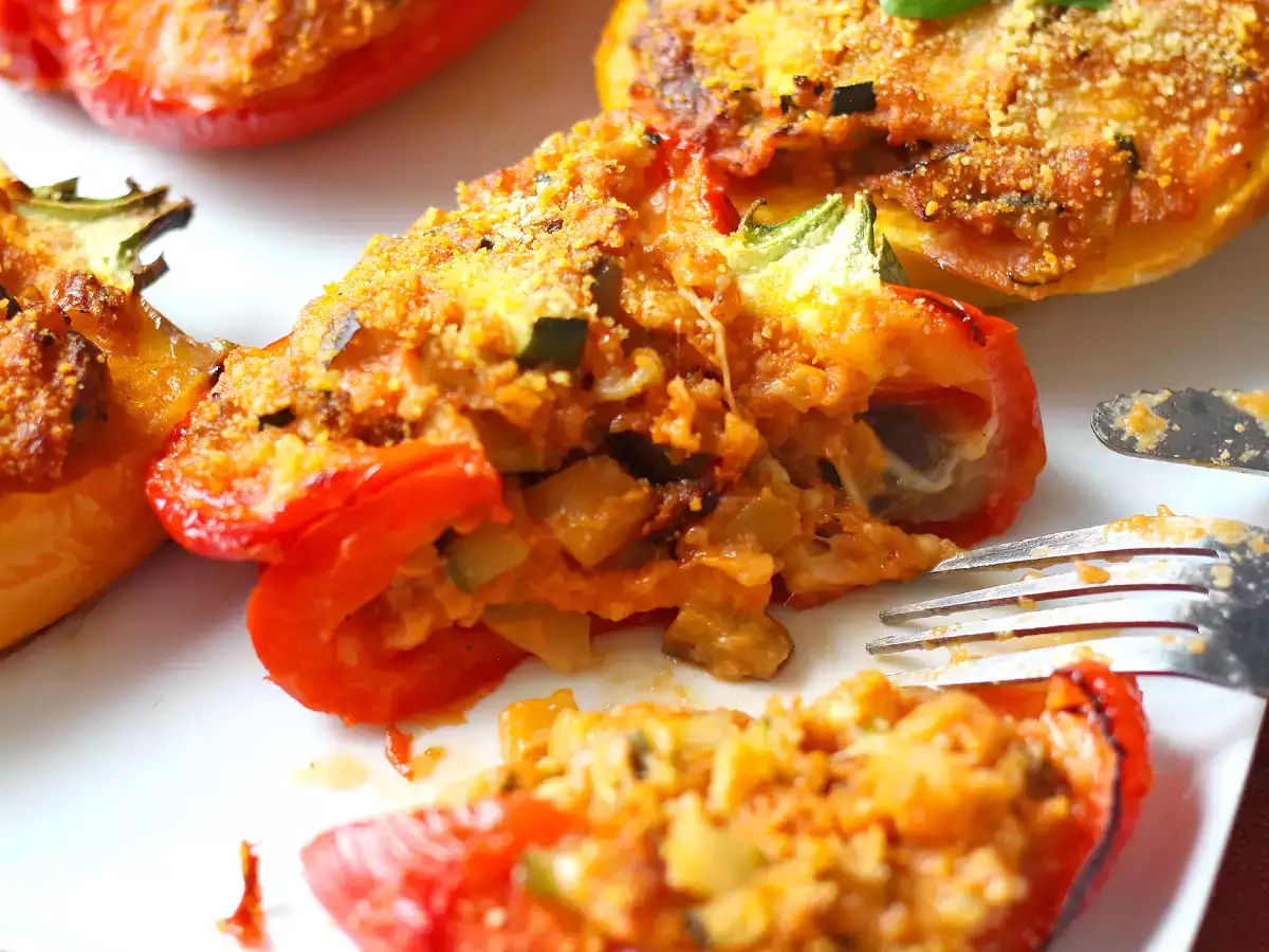 Bakade vegetariska fyllda paprikor: det enkla och välsmakande receptet med grönsaker och mozzarellaost - foto 6