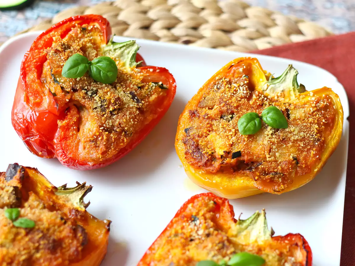 Bakade vegetariska fyllda paprikor: det enkla och välsmakande receptet med grönsaker och mozzarellaost - foto 7
