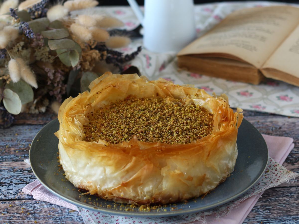 Baklava-liknande cheesecake med pistage, krispig och smältande