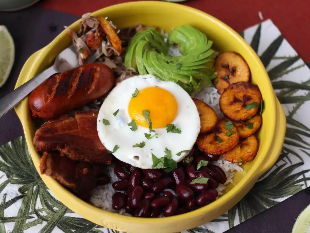 Bandeja Paisa – colombiansk maträtt full av smak och tradition - foto 6