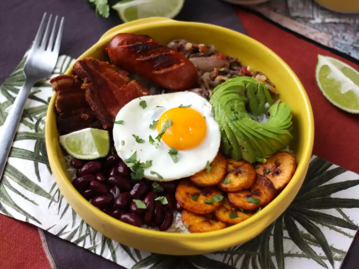 Bandeja Paisa, en colombiansk maträtt full av smak och tradition - foto 3