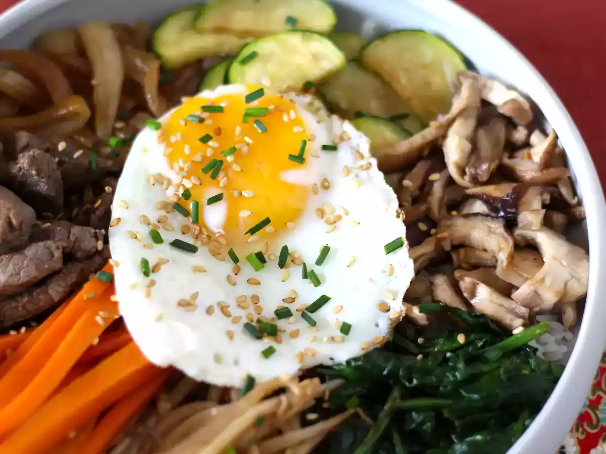 Bibimbap, den traditionella koreanska maträtten - foto 3