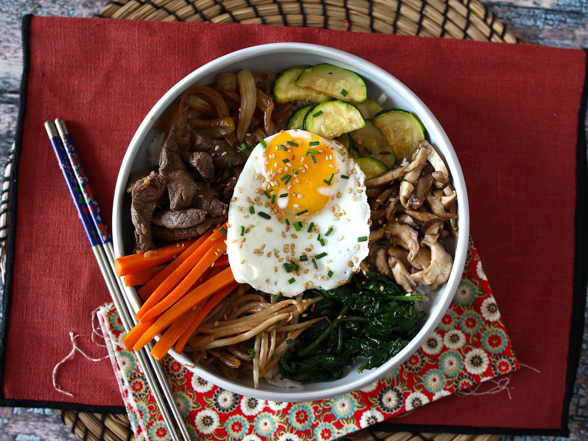 Bibimbap, den traditionella koreanska maträtten - foto 4
