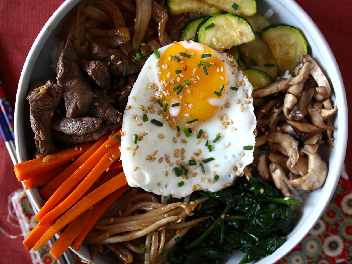 Bibimbap, den traditionella koreanska maträtten - foto 6