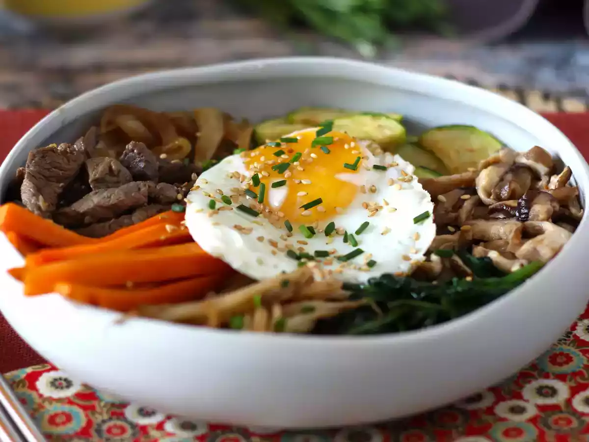 Bibimbap, den traditionella koreanska maträtten - foto 7