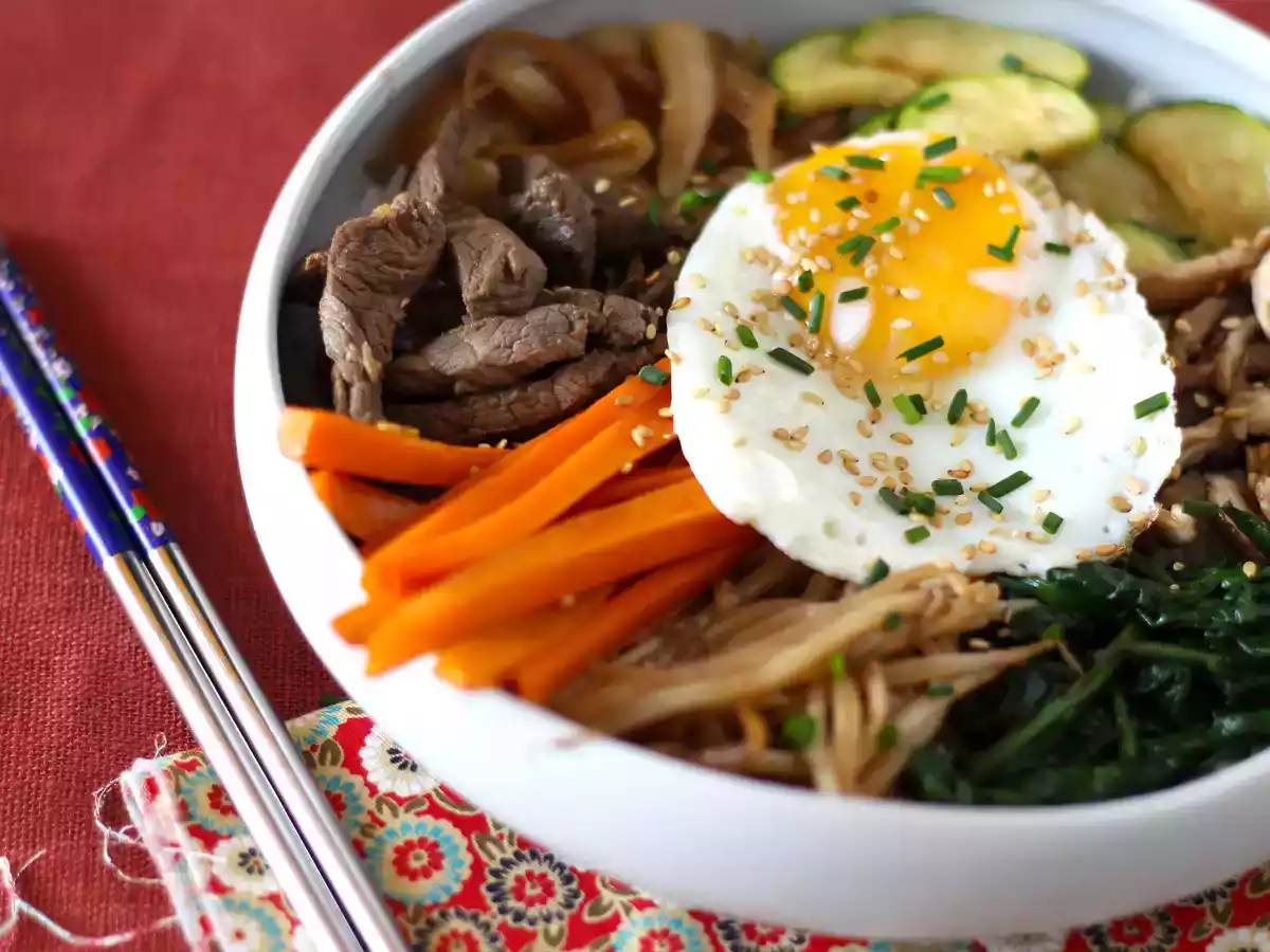 Bibimbap, den traditionella koreanska maträtten - foto 8
