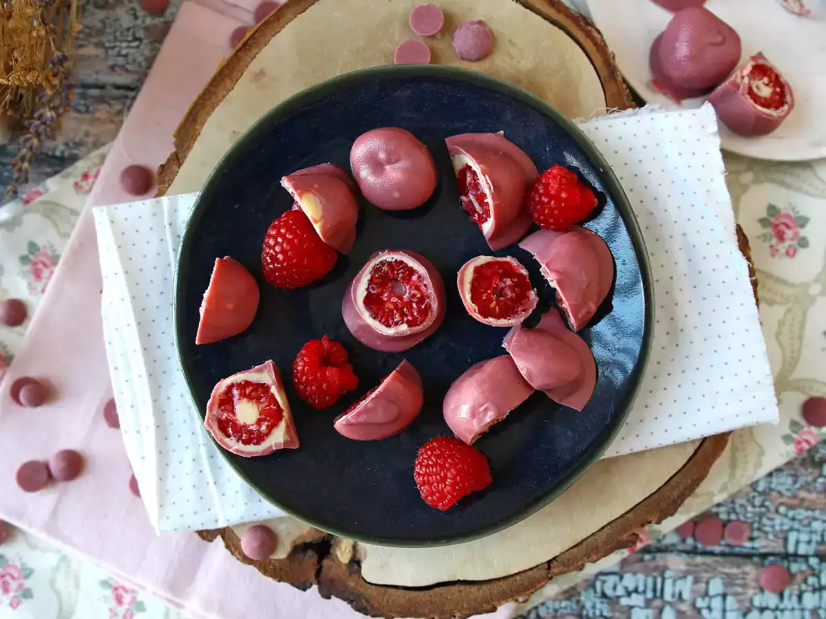 Bitar med hallon, vit choklad och rubinröd choklad i Franui-stil - foto 2