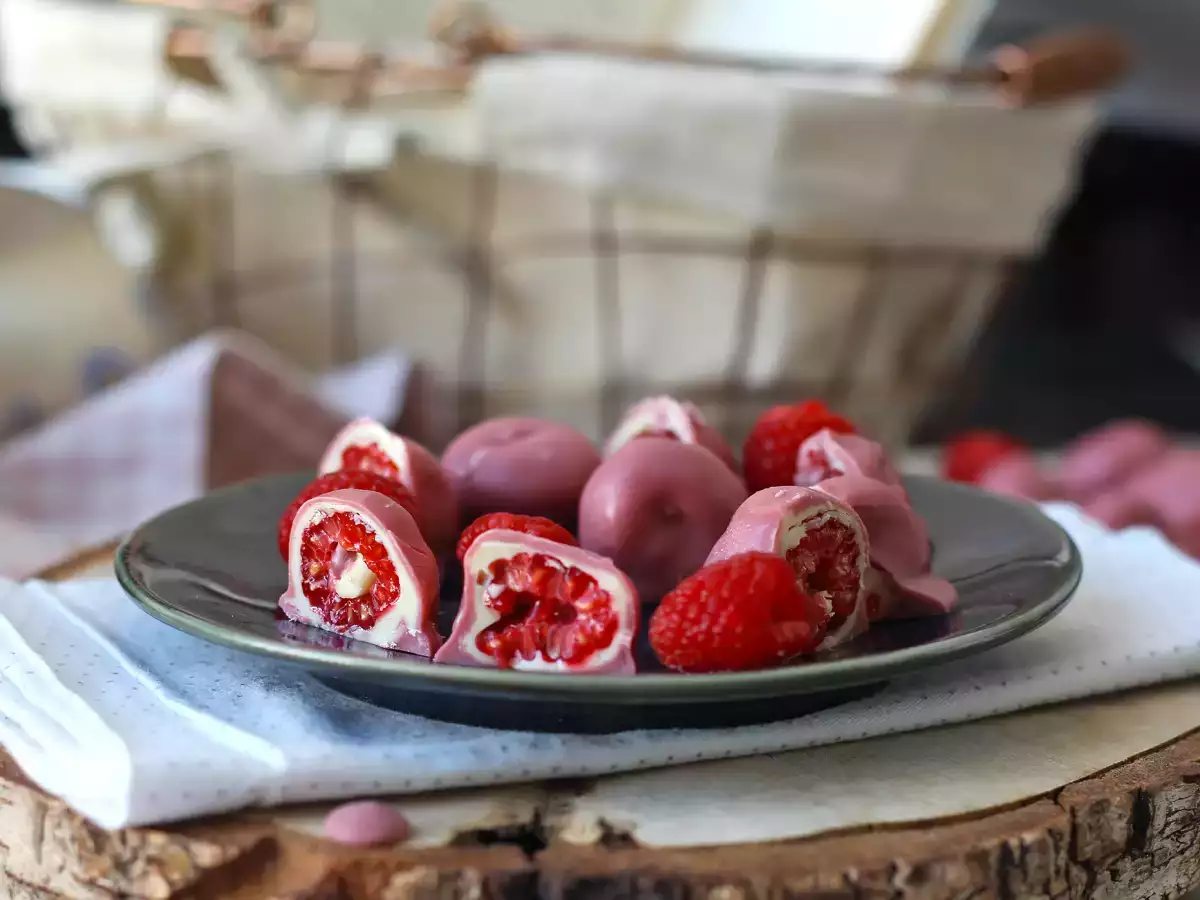 Bitar med hallon, vit choklad och rubinröd choklad i Franui-stil - foto 3