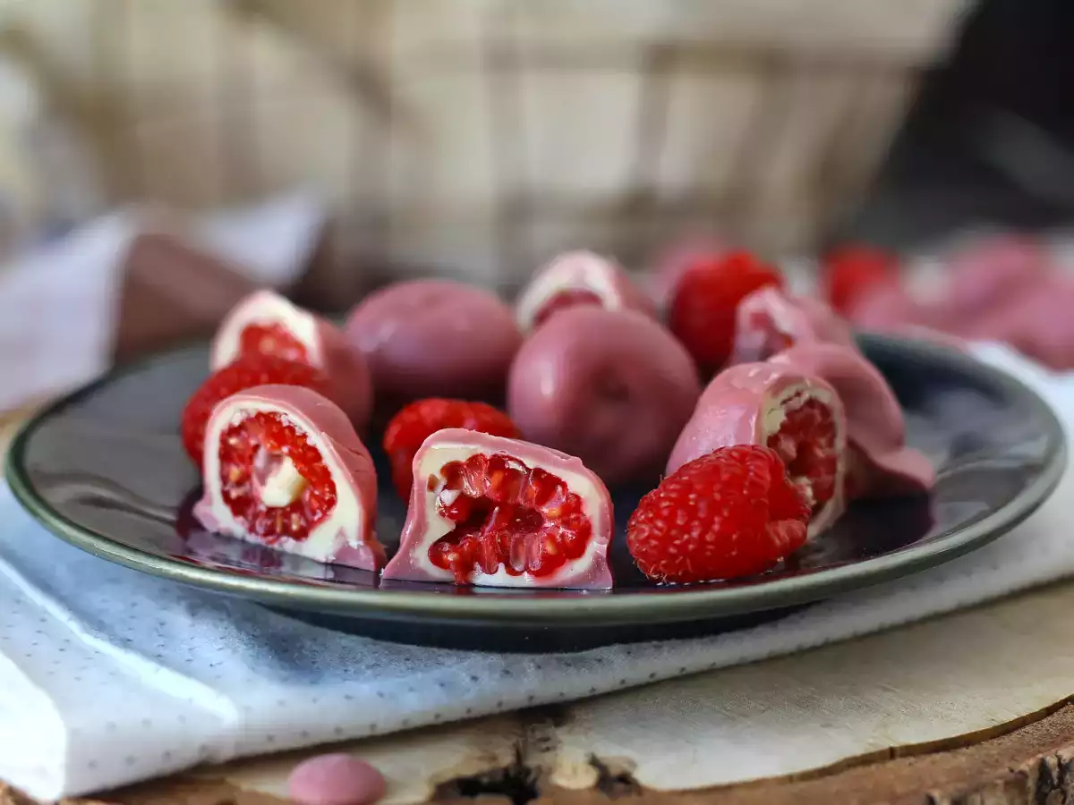 Bitar med hallon, vit choklad och rubinröd choklad i Franui-stil - foto 4