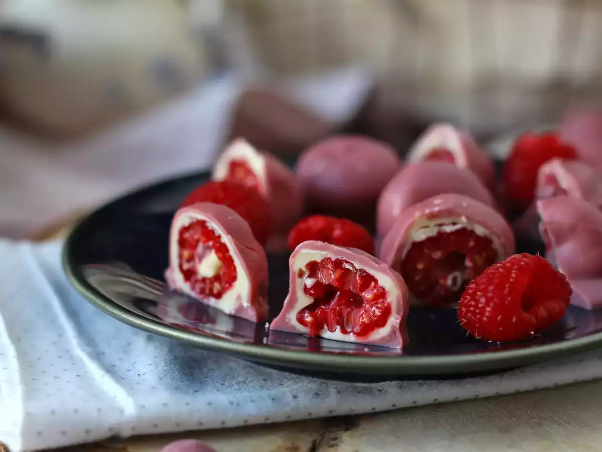 Bitar med hallon, vit choklad och rubinröd choklad i Franui-stil - foto 5
