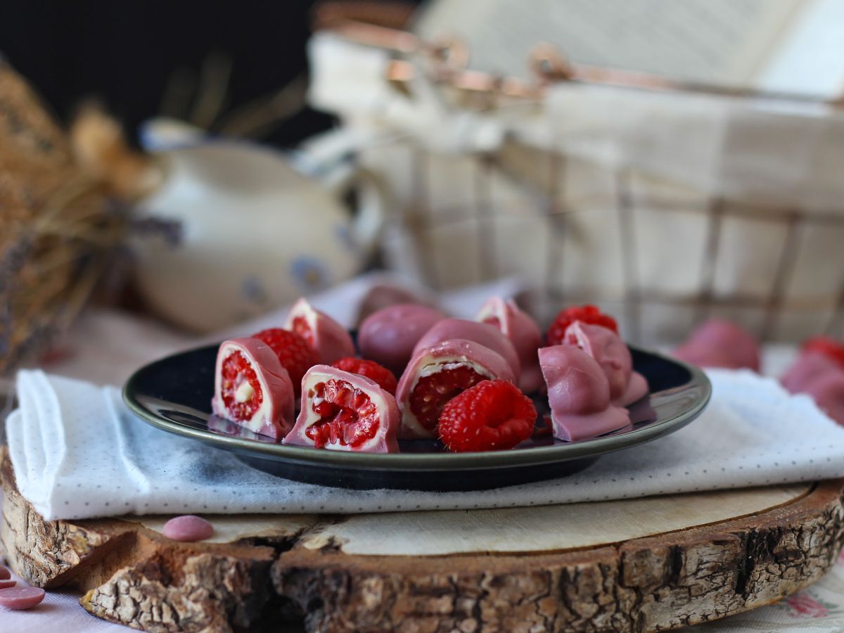Bitar med hallon, vit choklad och rubinröd choklad i Franui-stil - foto 6