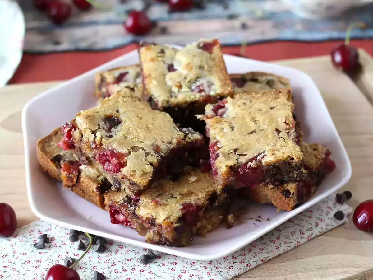Blondie med körsbär och choklad, den perfekta krispiga och smältande kakan - foto 3