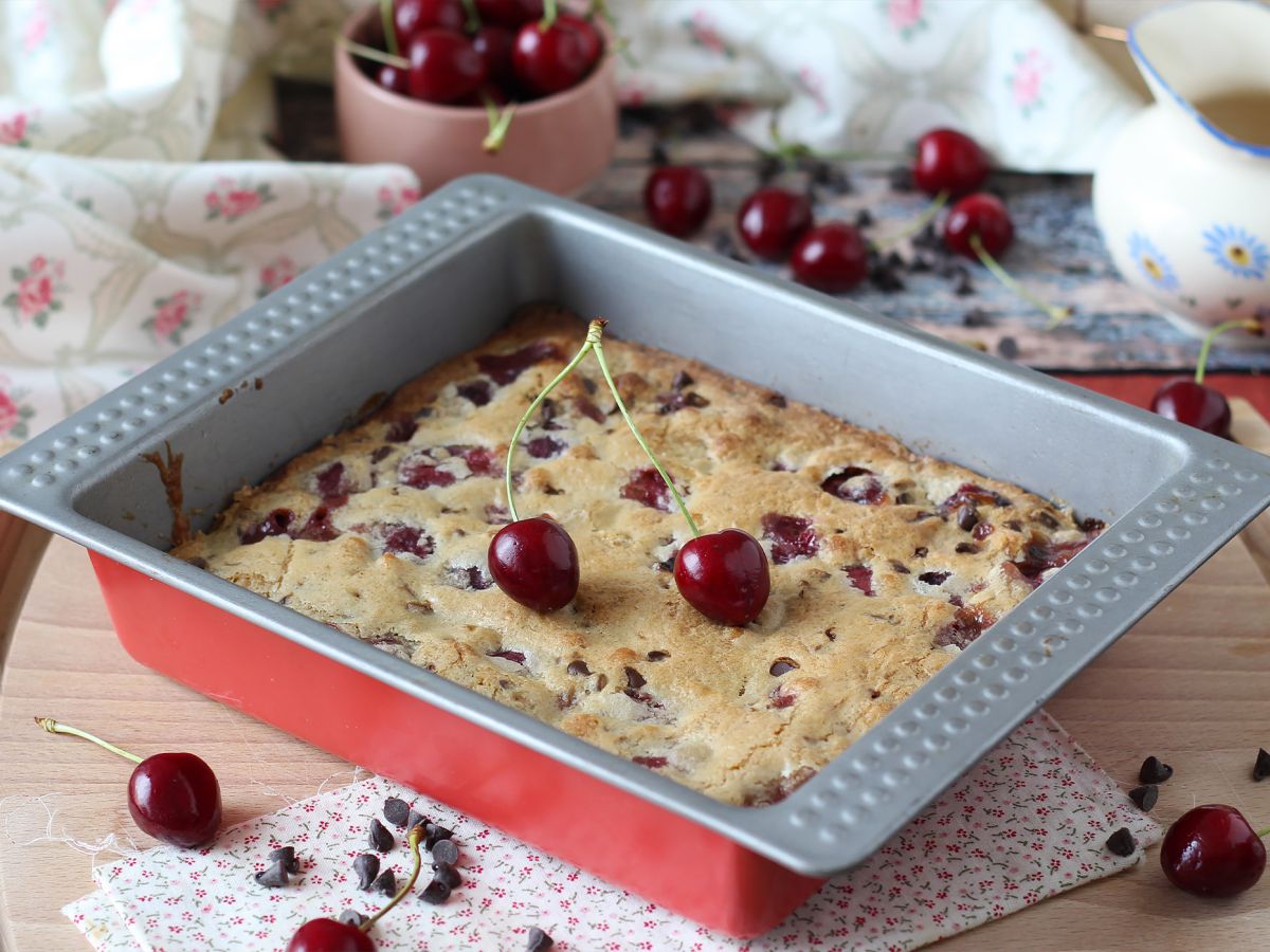 Blondie med körsbär och choklad, den perfekta krispiga och smältande kakan - foto 4