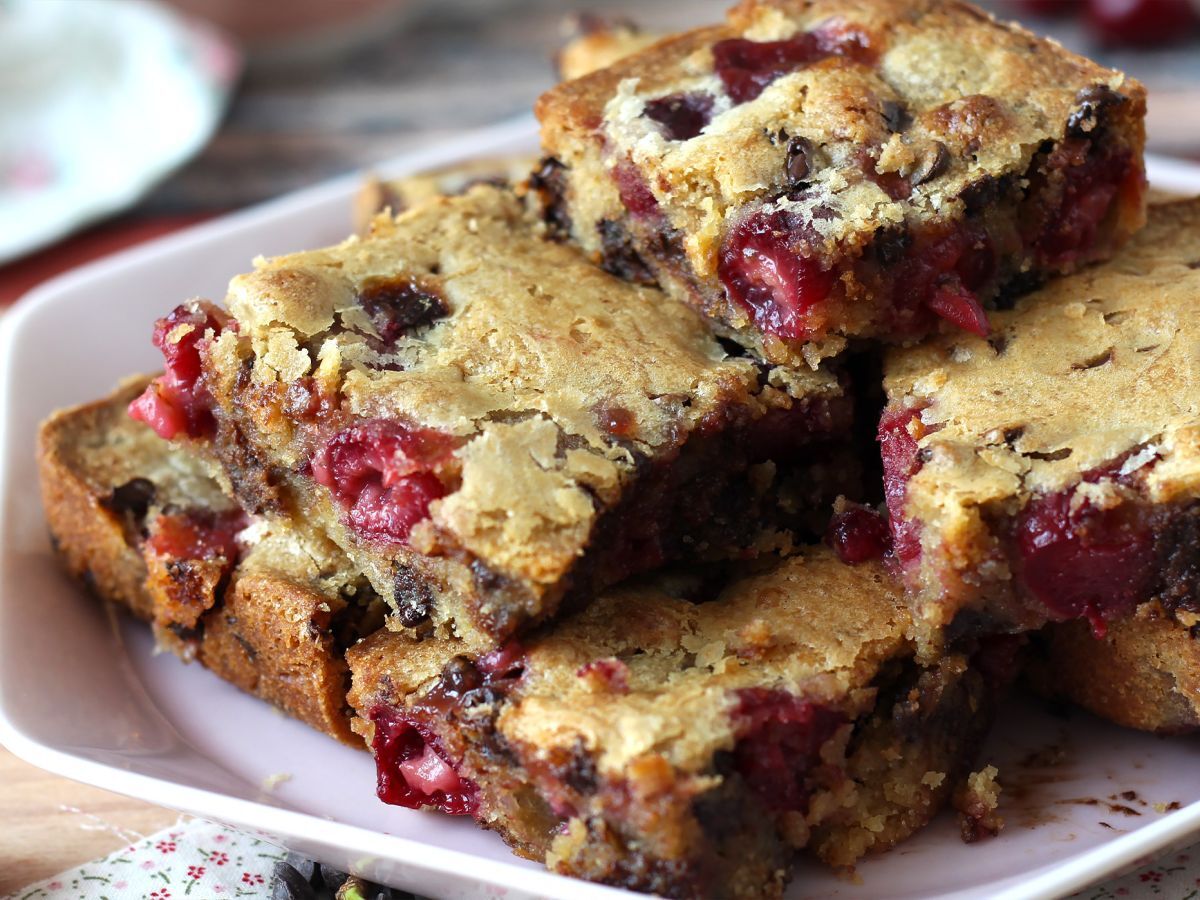 Blondie med körsbär och choklad, den perfekta krispiga och smältande kakan - foto 5