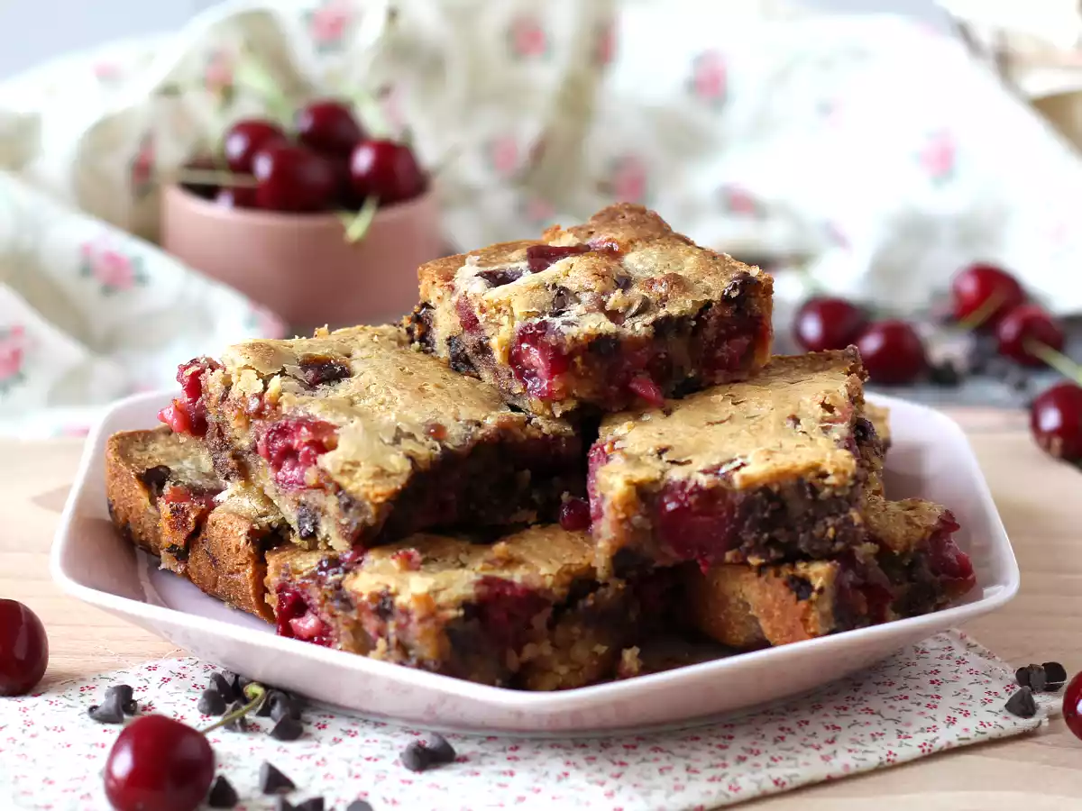 Blondie med körsbär och choklad, den perfekta krispiga och smältande kakan - foto 6