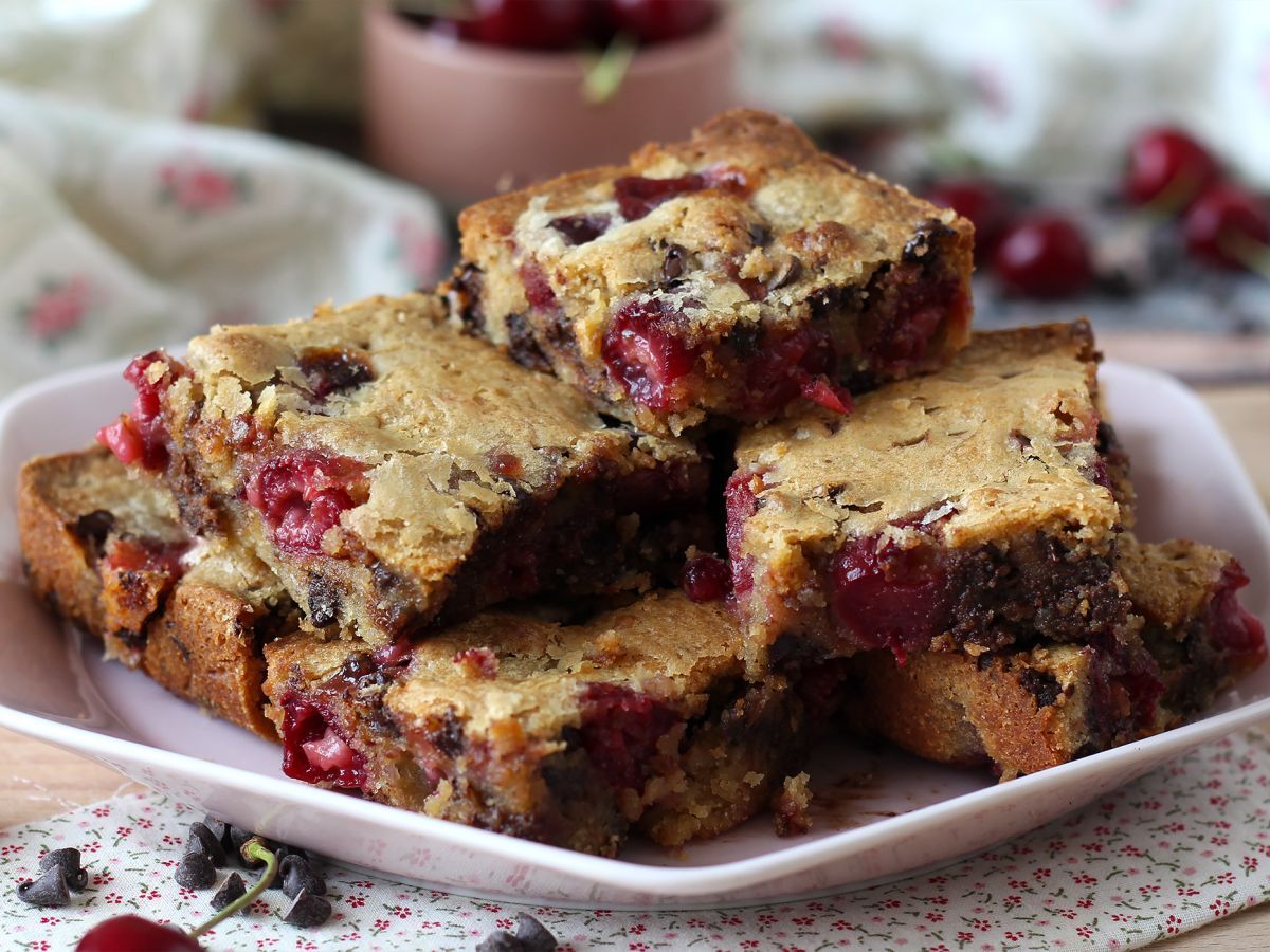 Blondie med körsbär och choklad, den perfekta krispiga och smältande kakan - foto 7
