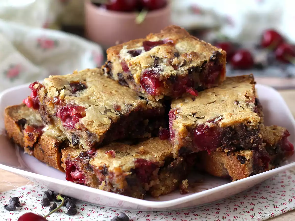 Blondie med körsbär och choklad, den perfekta krispiga och smältande kakan - foto 7