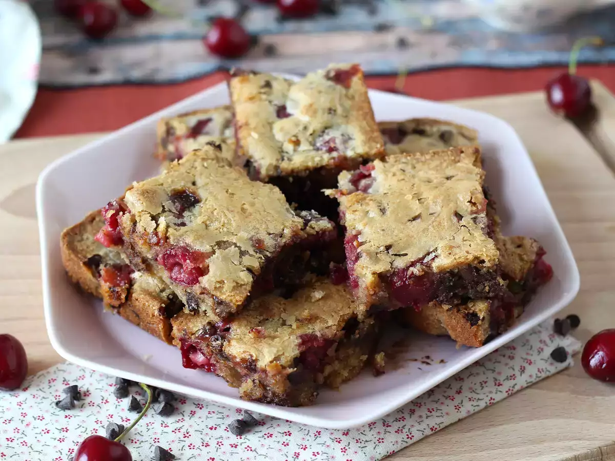 Blondie med körsbär och choklad – perfekt krispig och seg - foto 3