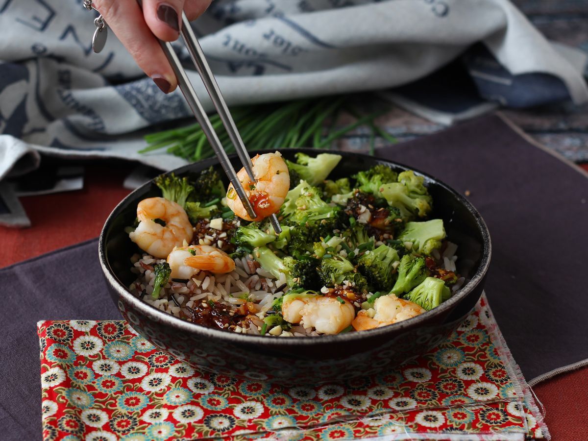 Broccoli och räkor i en kryddig koreansk sås - en enkel, balanserad och kryddig måltid