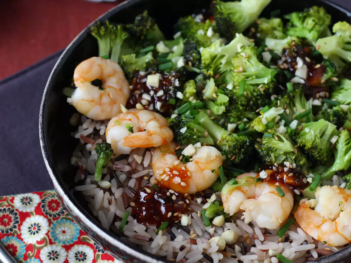 Broccoli och räkor i koreansk chilisås – en enkel, balanserad och smakrik måltid - foto 4