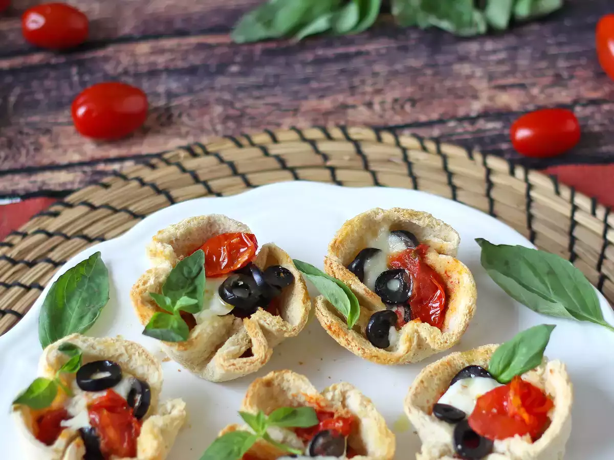Brödkorgar med mozzarella, körsbärstomater och svarta oliver - foto 4