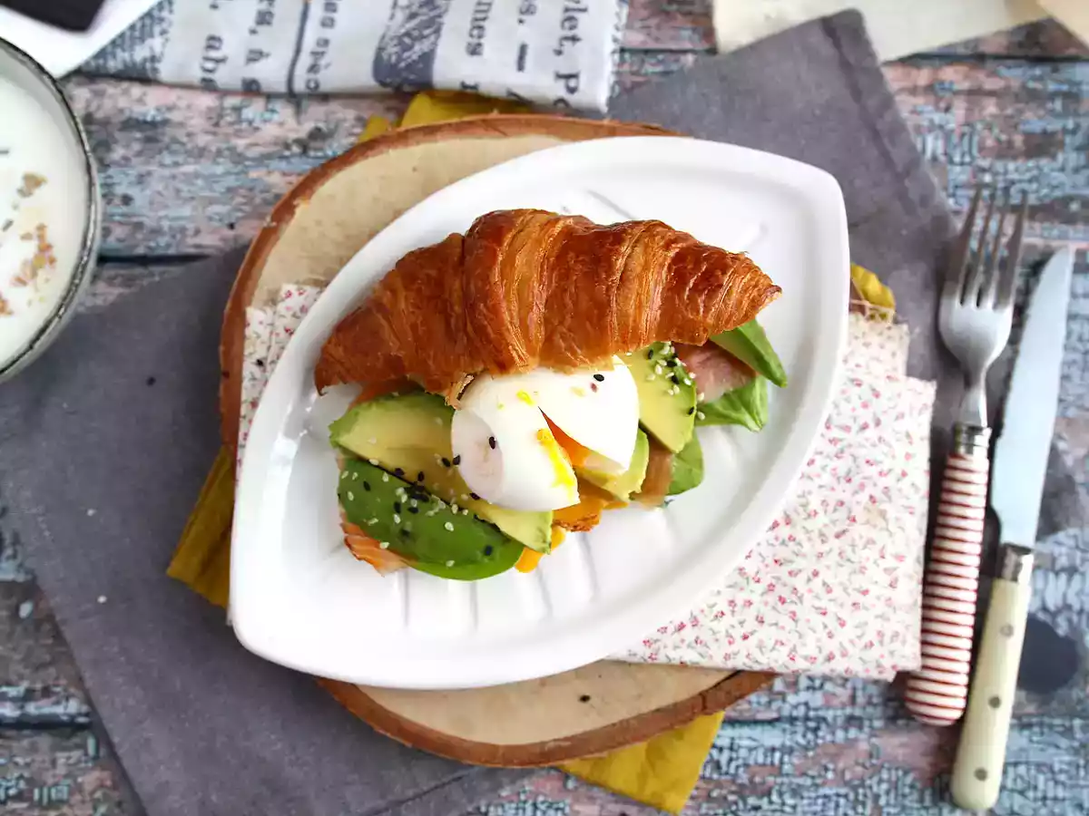 Brunchsmörgås med croissant - foto 2