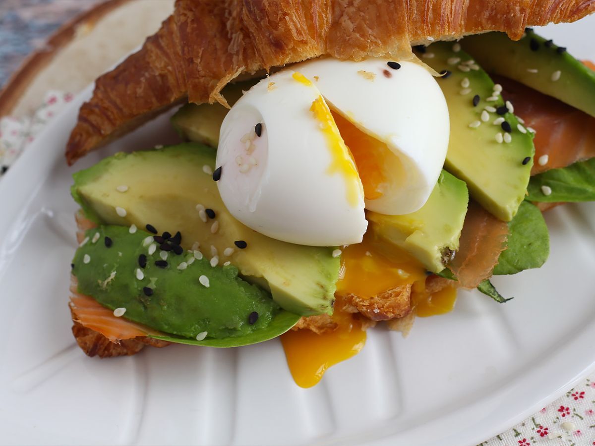 Brunchsmörgås med croissant - foto 3