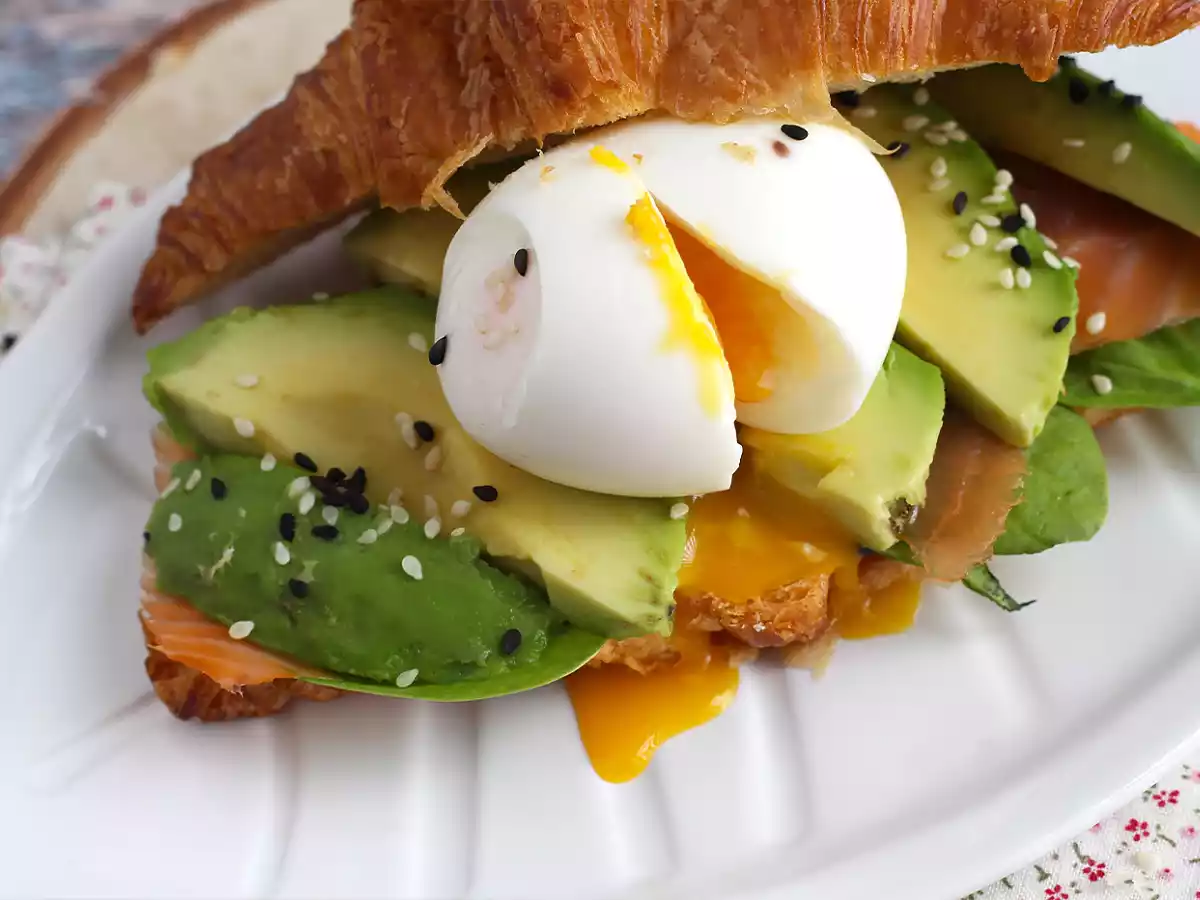 Brunchsmörgås med croissant - foto 3