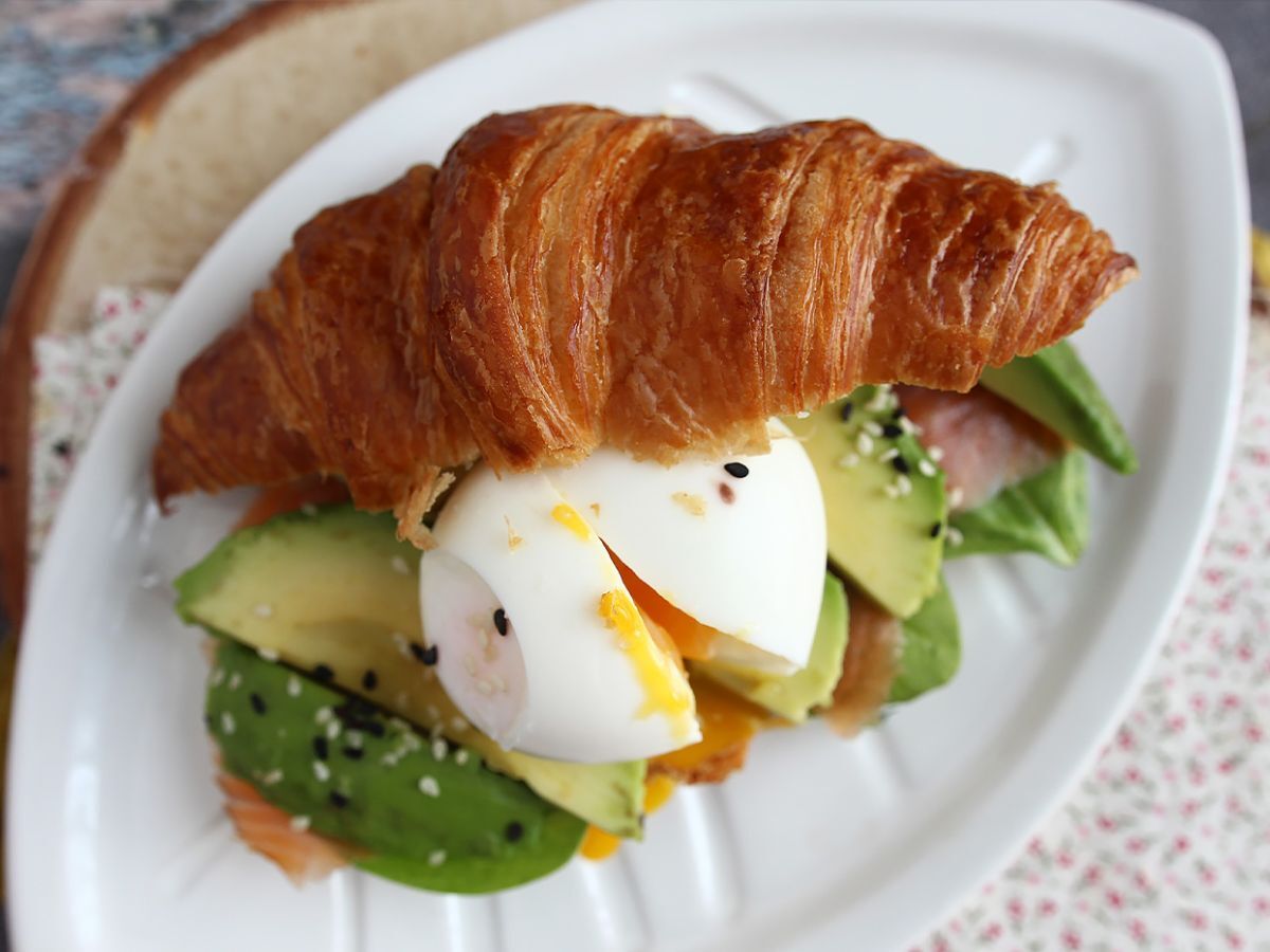 Brunchsmörgås med croissant - foto 4